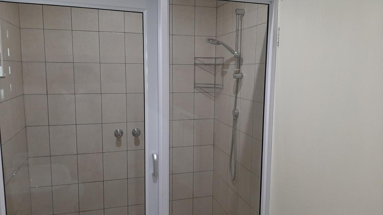 Feather Self Catering Accommodation Виндхук Экстерьер фото